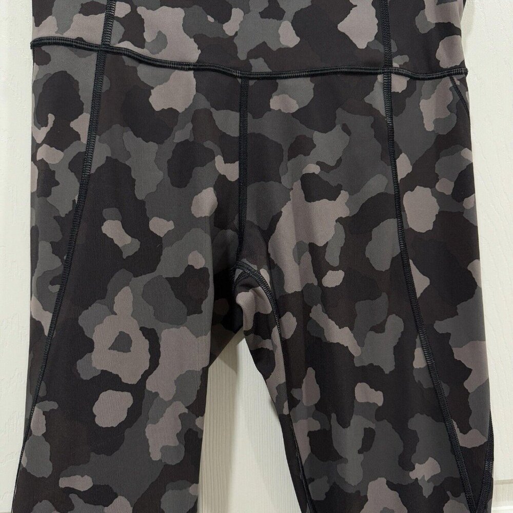Athleta Lightning Camo‎ 7/8 Leggings-Gray Camo-Medium - Picture 2 of 9